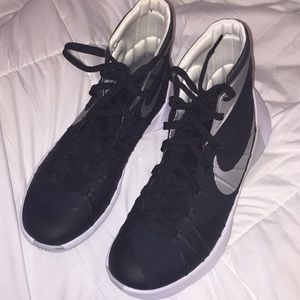 Woman's 2015 Hyper Dunk Basketball Shoe